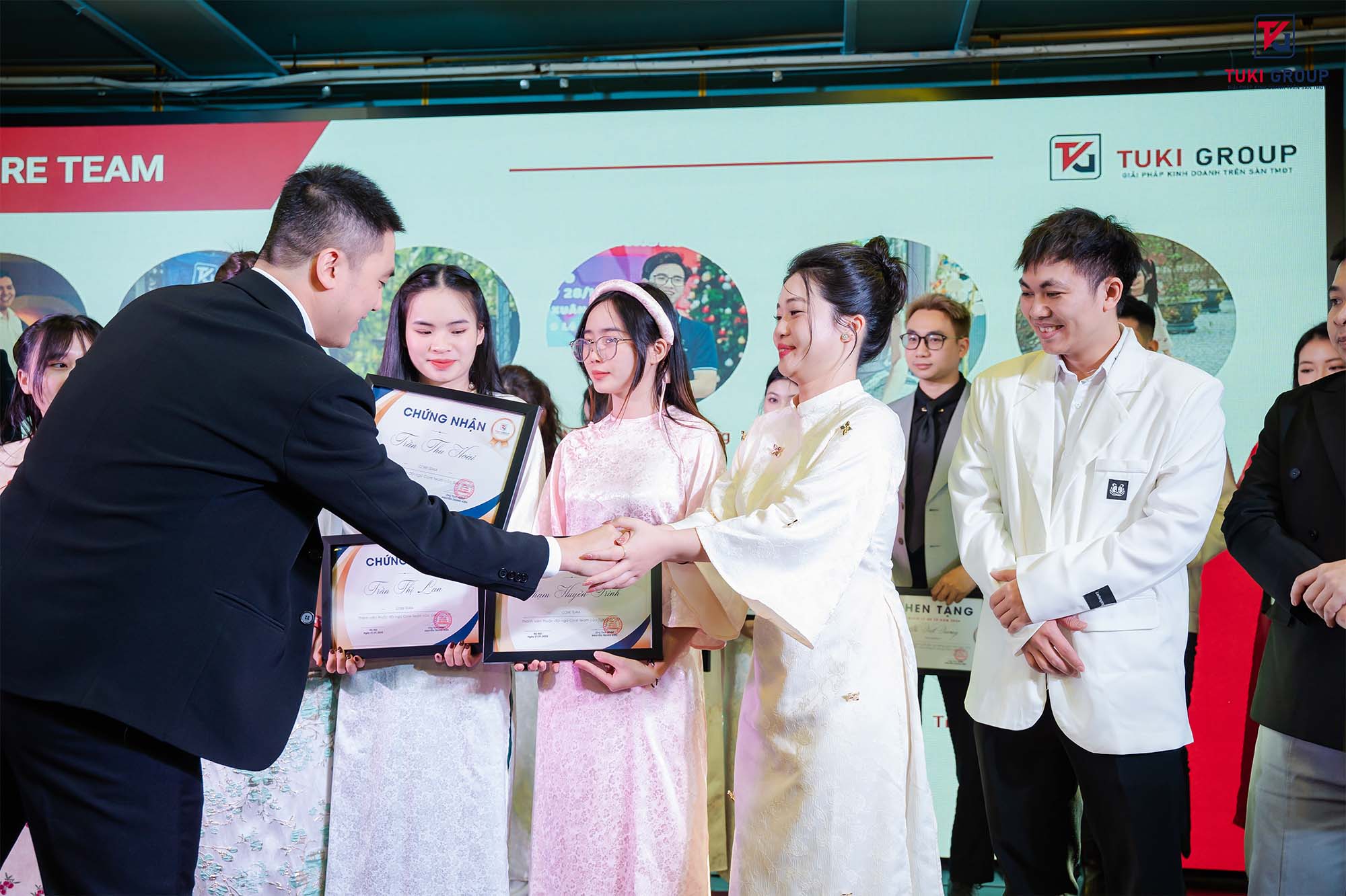 LỜI CẢM ƠN CỦA TUKI GROUP TỚI TOÀN BỘ THÀNH VIÊN CỦA GIA ĐÌNH TUKI 4 dich vu giai phap kinh doanh thuong mai dien tu shopee tuki group_0002__STU2303