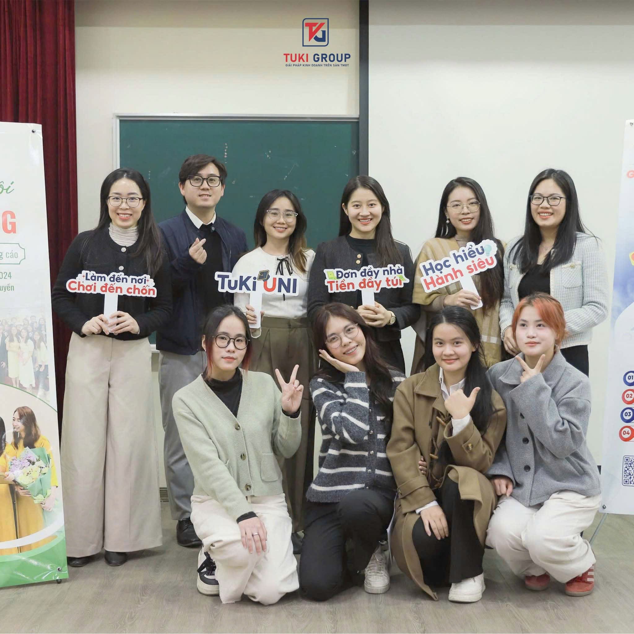 Ban tuyển dụng của Tuki Group trong ngày hội tuyển dụng