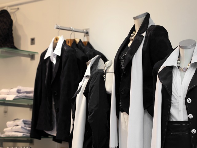 Tổng hợp các loại giấy tờ cần có để chứng minh hàng chính hãng theo từng ngành hàng (P1) 1 Các loại giấy tờ mà ngành thời trang cần có