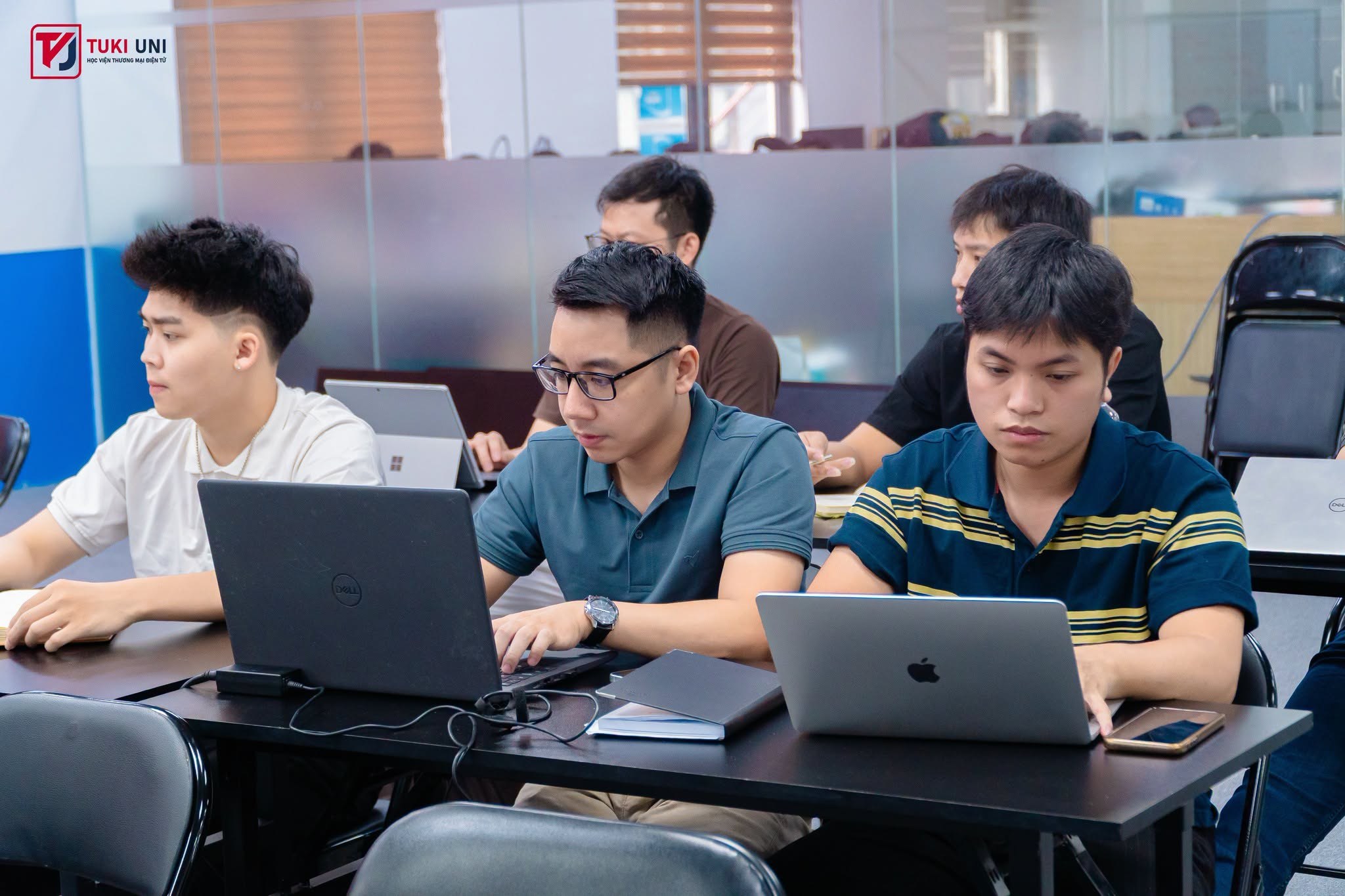 Nhân sự vận hành thương mại điện tử nâng cao chuyên môn TikTok Shop