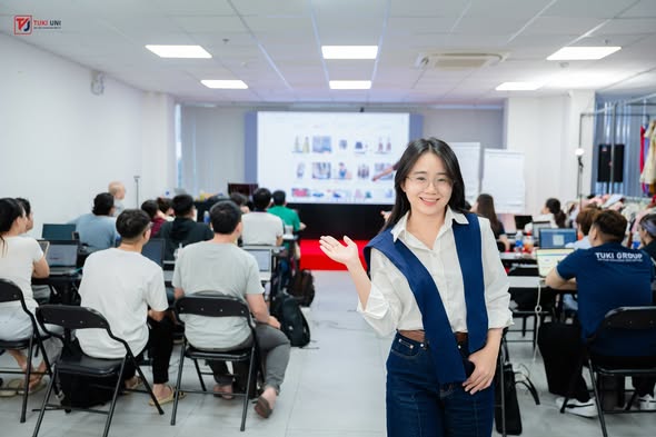 Hoạt động lớp học Shopee chuyên sâu 11