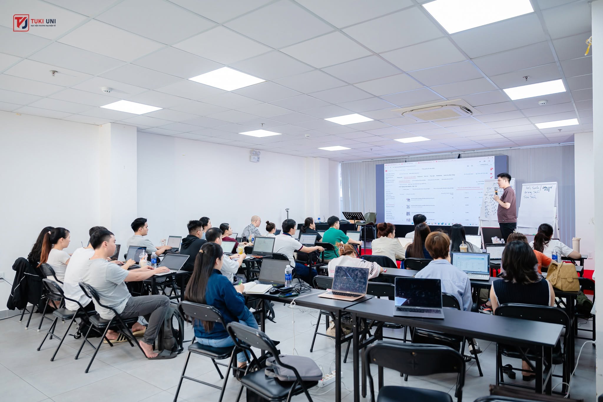 Hoạt động lớp học Shopee chuyên sâu 9