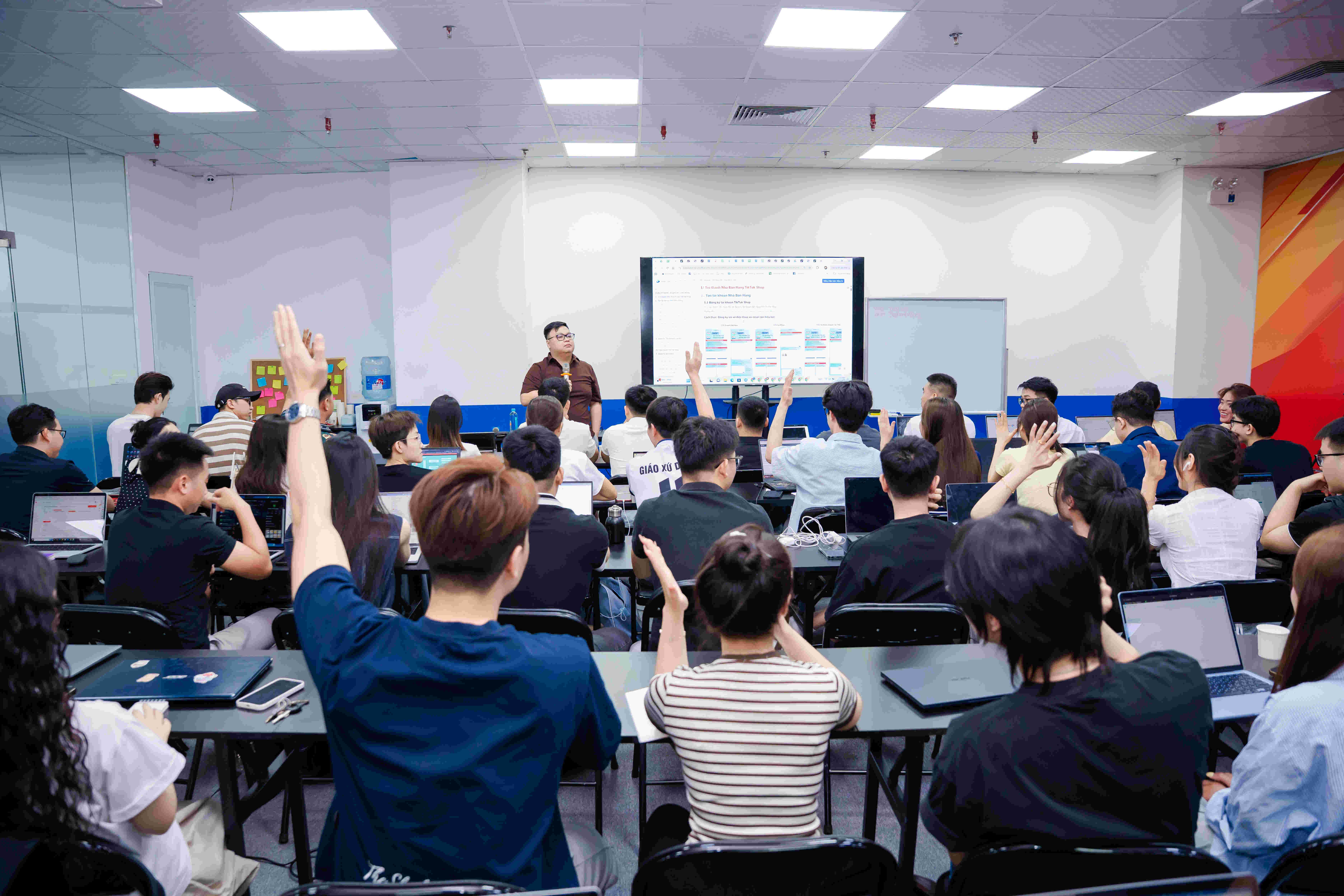 Hình ảnh lớp học TikTok Shop Business Master 2026 11