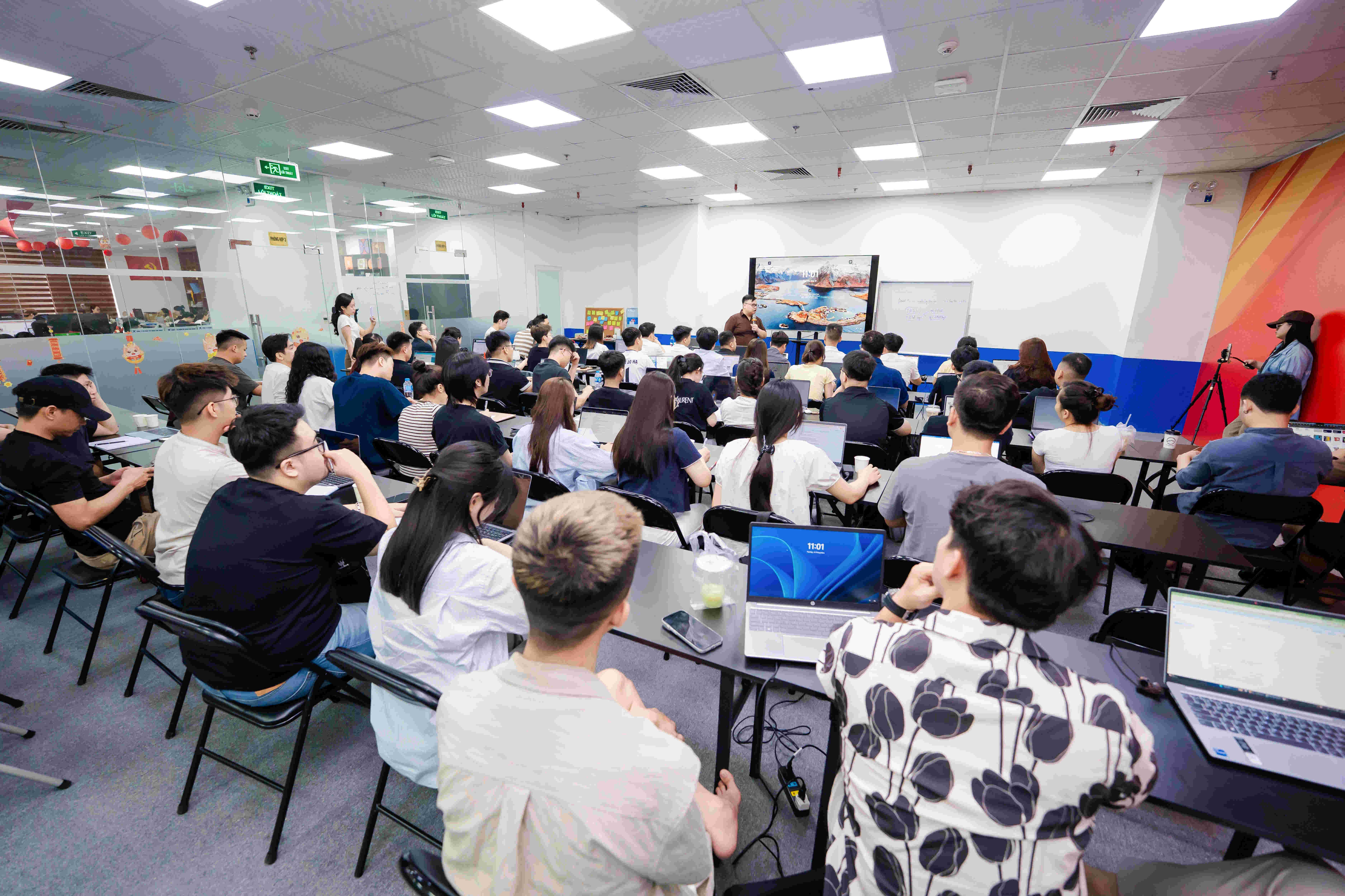Hình ảnh lớp học TikTok Shop Business Master 2026 21