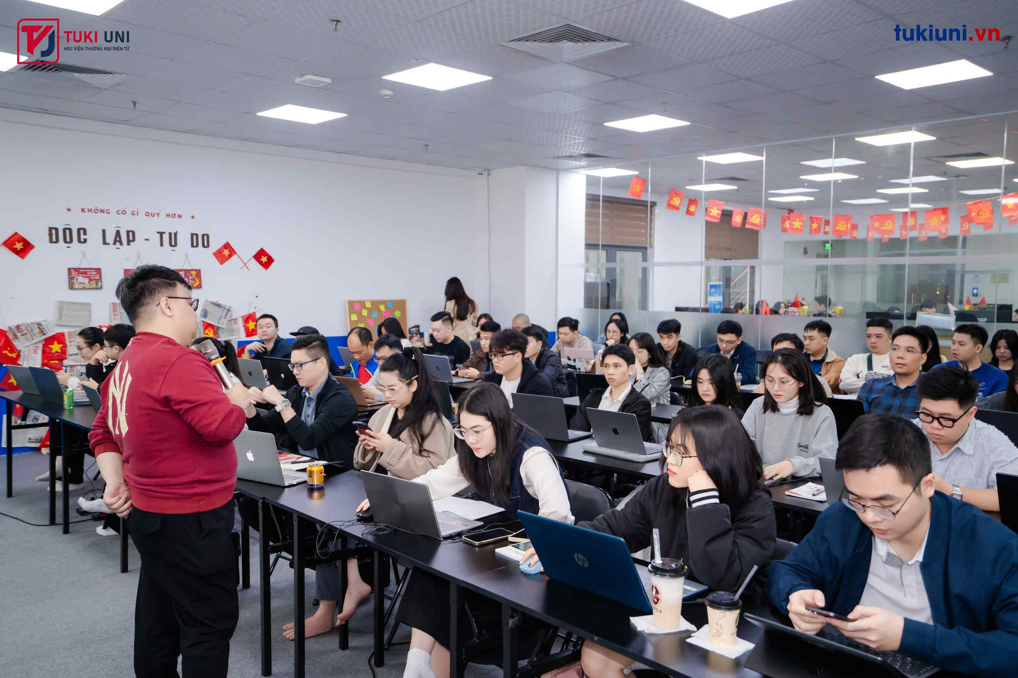 Hình ảnh lớp học TikTok Shop Business Master 2026 3