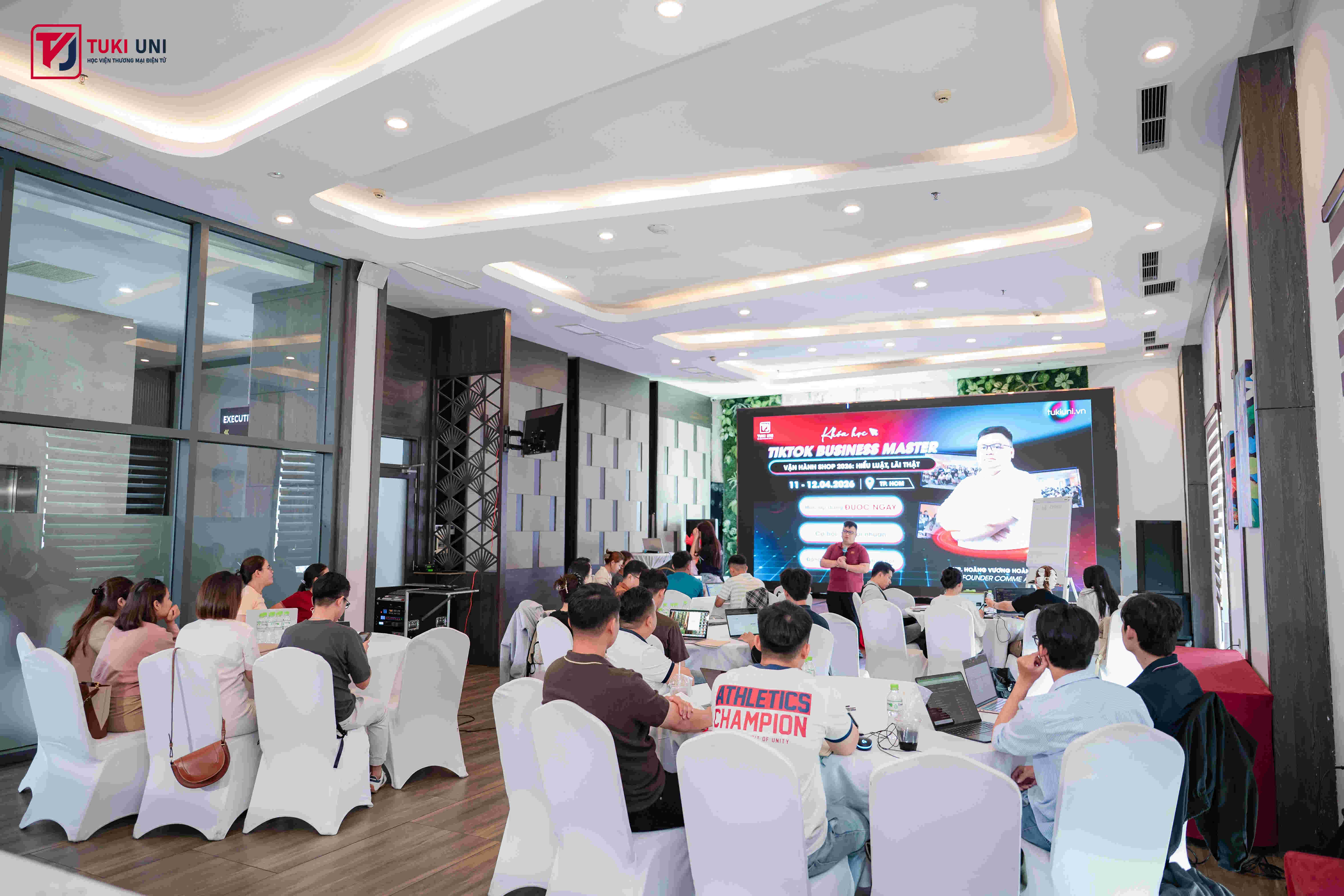 Hình ảnh lớp học TikTok Shop Business Master 2026 7