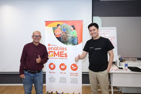 Mr. Lê Hòa Tuyên chia sẻ trong lớp Shopee chuyên sâu