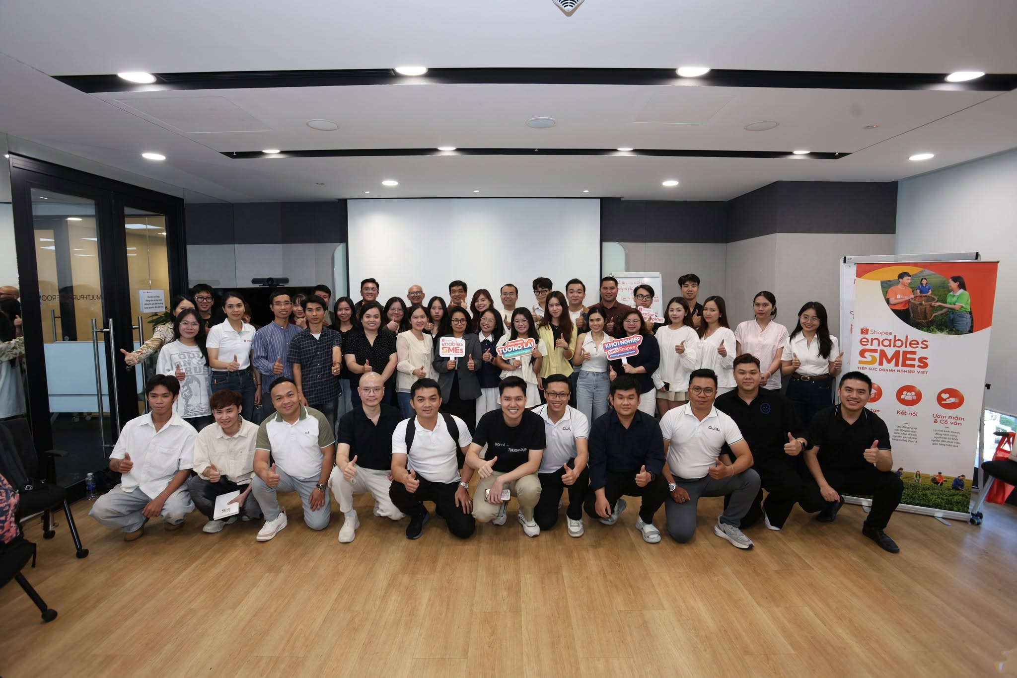 Mr. Lê Hòa Tuyên trong lớp học Shopee chuyên sâu